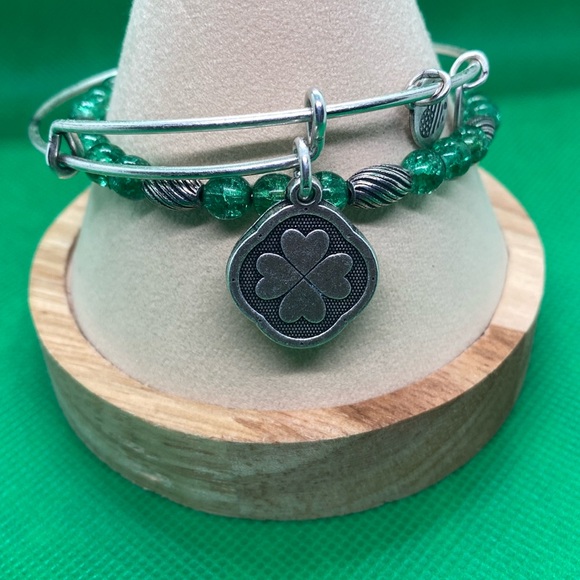 Alex and Ani Set of 2 Four Leaf Clover Charm
Bangle/Green & Silver Beaded/GC - Picture 1 of 9